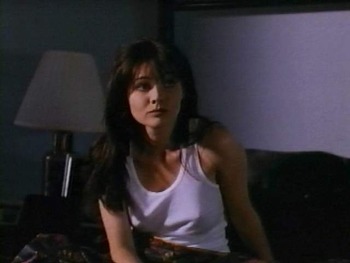 shannen-doherty-blindfold11